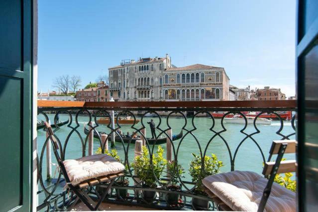 Casa Zucchi | Grand Canal Apartment Venesia Bagian luar foto